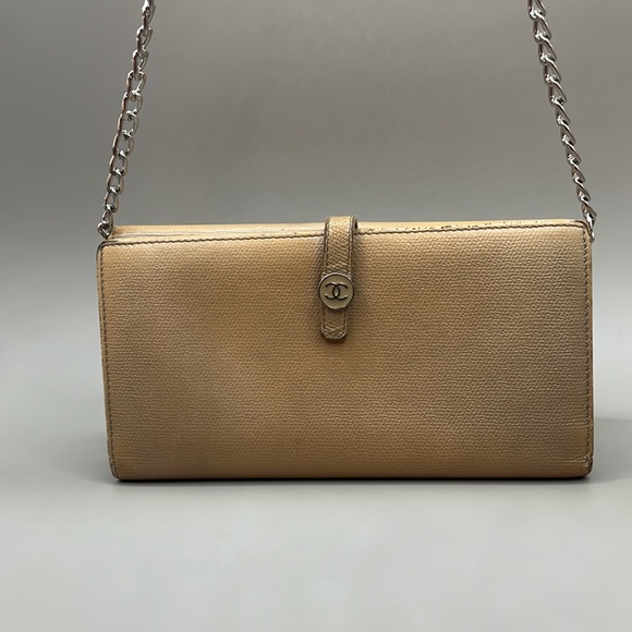 Gorgeous Vintage Chanel wallet light pink/ cream color with silver chain - Picture 16 of 16